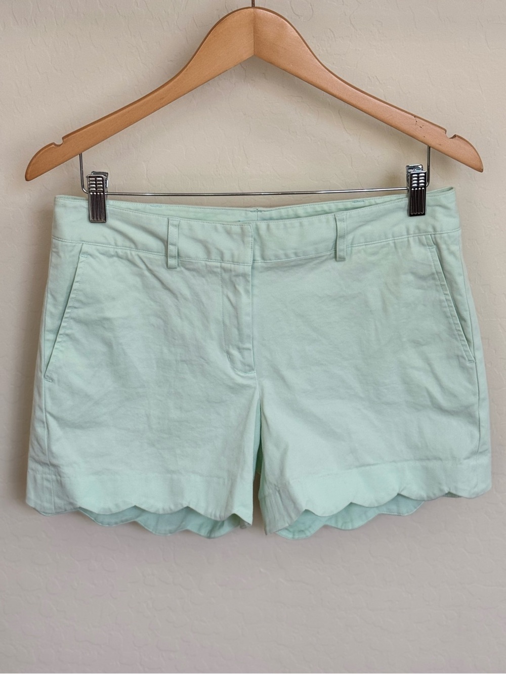 J.McLaughlin Mint Green Scalloped Hem Shorts Size 6 Cotton Blend Stretch